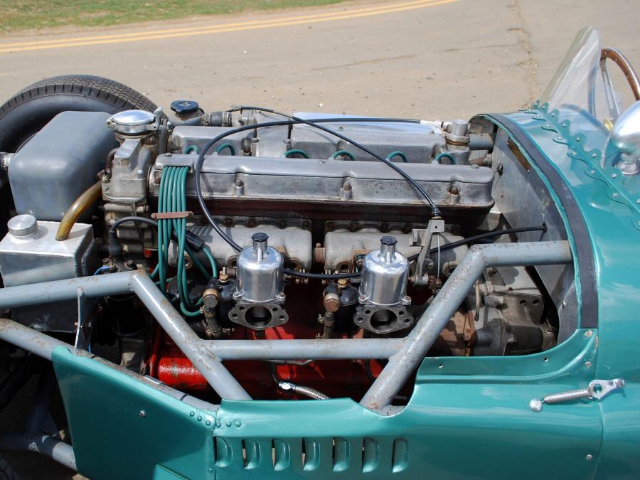 Моторный отсек Aston Martin DB3 S Special 1953 года  (фото 3 из 7)